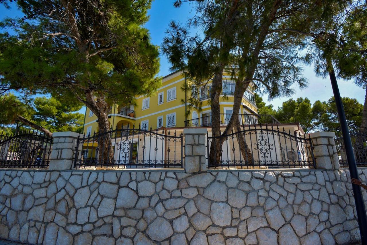 Apartment 10 In Villa Petrac Banjol Exteriör bild
